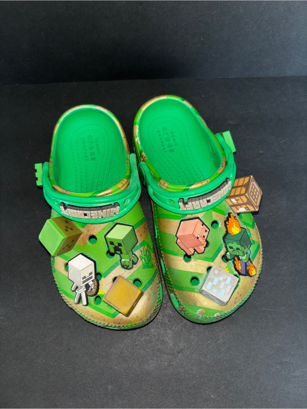 CROCS Kids' Bright Green Minecraft-Themed Crocs Sandals